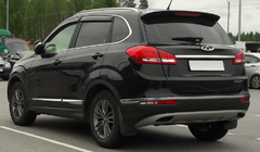 Chery Tiggo 5 2013– Libao rekisterikilven yläpuolinen lista (ruostumaton teräs) kuva 1