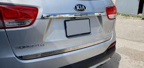 Kia Sorento III UM 2014–2020 Koristelista rekisterikilven yläpuolelle Libao V2 (ruostumaton teräs) kuva 2