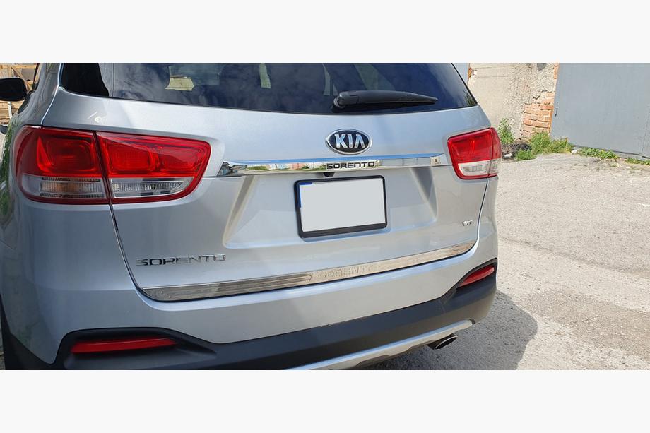 Kia Sorento III UM 2014–2020 Koristelista rekisterikilven yläpuolelle Libao V2 (ruostumaton teräs) Image