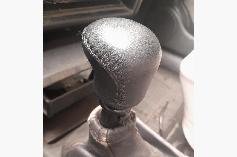 Opel Vectra B 1995–2002 Vaihdekepin nuppi ilman logoa (nahka) Image