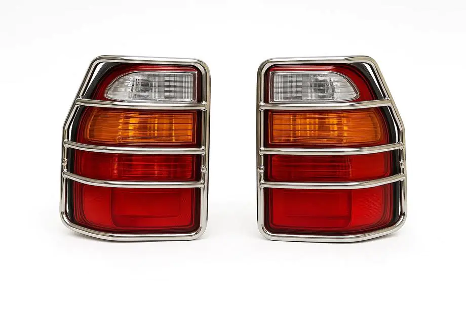 Toyota Land Cruiser 100 1998–2007 Kromatut takavalosuojat (Land Cruiser 105) Image