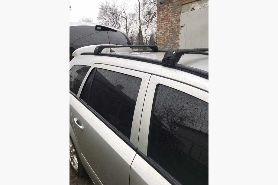 Opel Astra H 2004–2013 Lukittavat poikkitangot integroiduille kattokaiteille Skybar V2 (2 kpl) Harmaa Kuva 3