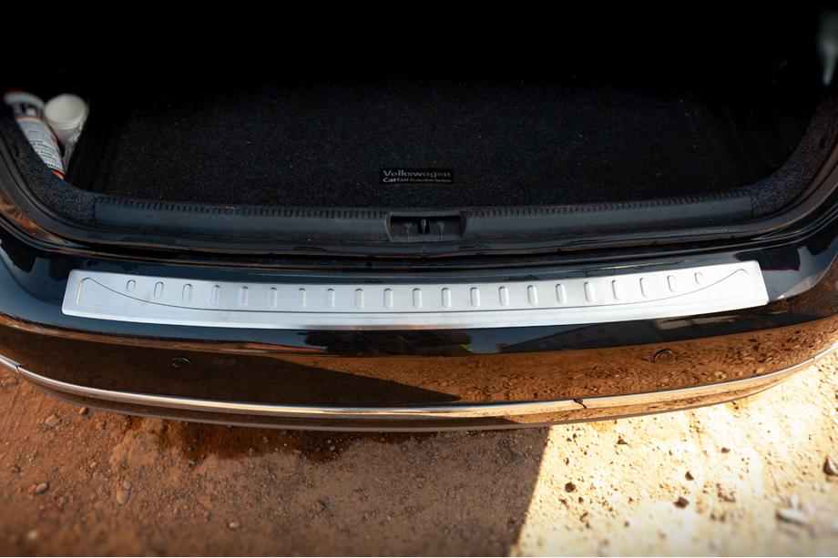 Volkswagen Passat B7 2012–2015 OmsaLine MAT takapuskurin suojalista (Sedan, ruostumaton teräs) Kuva 4