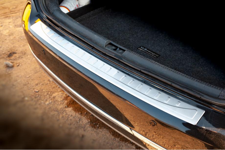 Volkswagen Passat B7 2012–2015 OmsaLine MAT takapuskurin suojalista (Sedan, ruostumaton teräs) Kuva 1