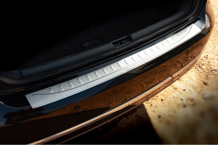Volkswagen Passat B7 2012–2015 OmsaLine MAT takapuskurin suojalista (Sedan, ruostumaton teräs) Kuva 3