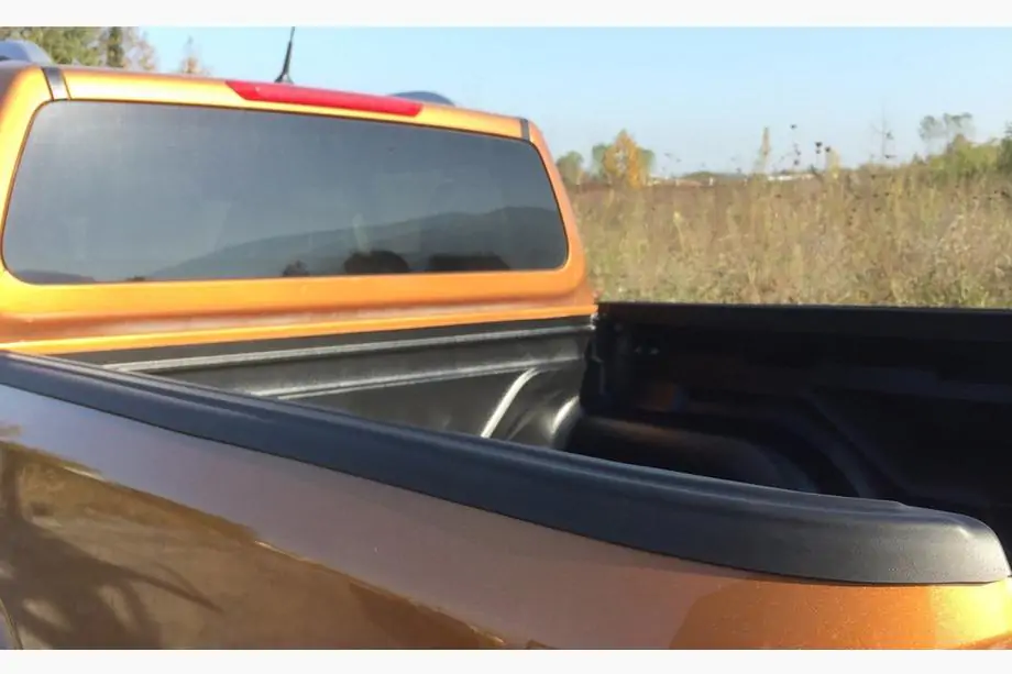 Nissan Navara/NP300 2016– Lavareunan suojalistat (2 kpl) Image