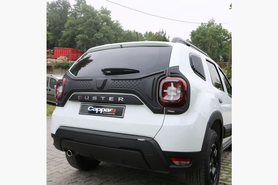 Dacia Duster 2018–2024 Muovinen takaluukun lista (3-osainen) Kuva 1