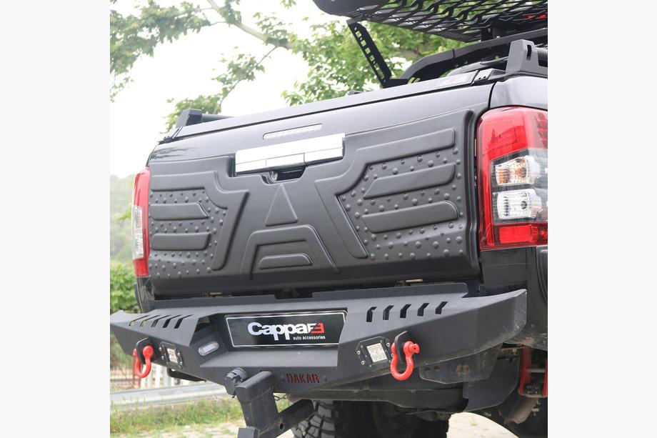 Mitsubishi L200 2015–2024 Muovinen lista takaluukun kanteen Image