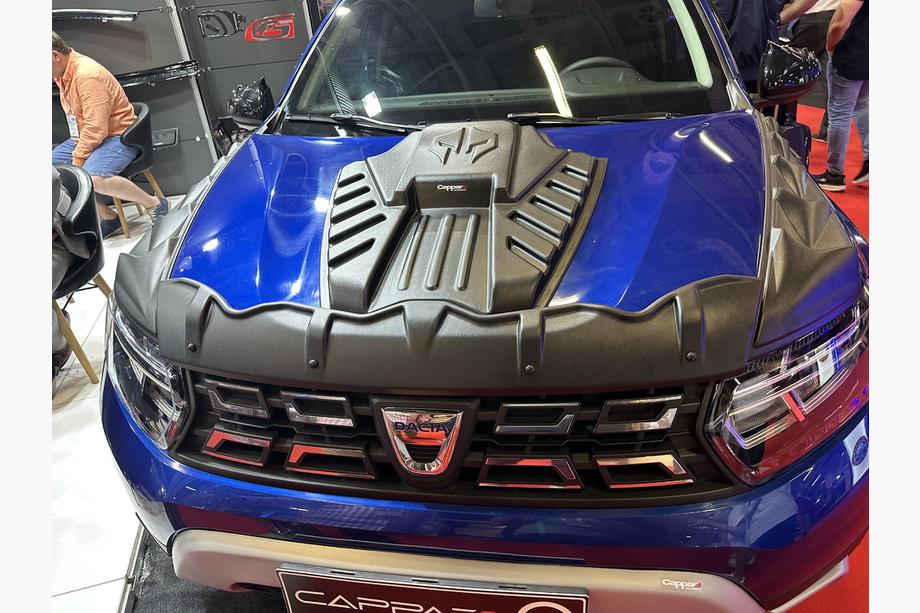 Renault Duster 2018–2024 Konepellin suojalista (ABS) Image