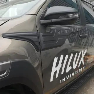 Oven yläreunan lista (4 kpl, ABS) Toyota Hilux 2015– kuva 3