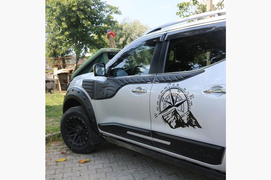 Nissan Navara/NP300 2016– Ovien ylälistat (6 kpl, ABS) Image
