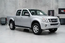 Isuzu D-Max 2002–2011 BlackLine sivuastinlaudat (2007-2012, 2 kpl, alumiini) kuva 1