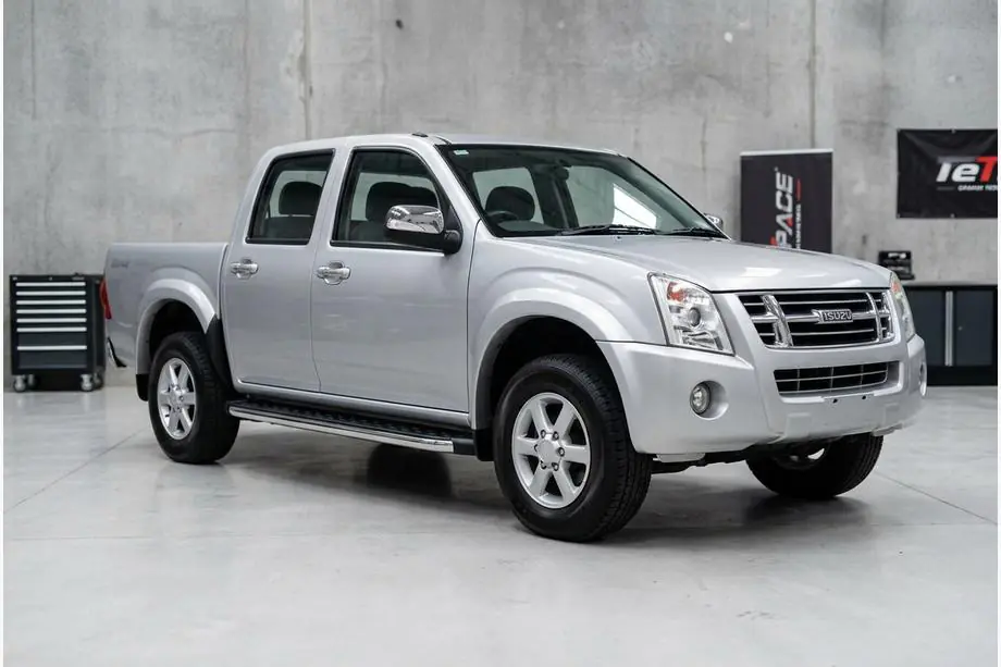 Isuzu D-Max 2002–2011 BlackLine sivuastinlaudat (2007-2012, 2 kpl, alumiini) Image