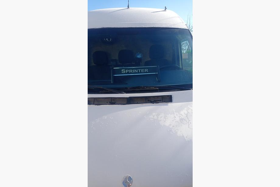 Mercedes Sprinter W901/902/903/904/905 1995–2006 Kojelaudan hylly (1995-2000, musta punaisella tikkauksella) Kuva 7