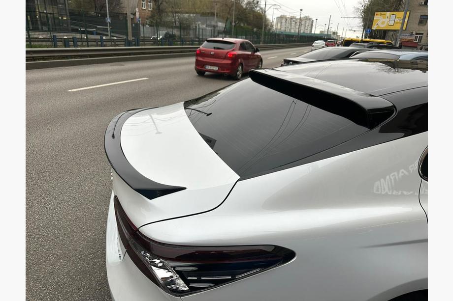 Toyota Camry 2017–2023 Takalasin spoileri (musta) Image
