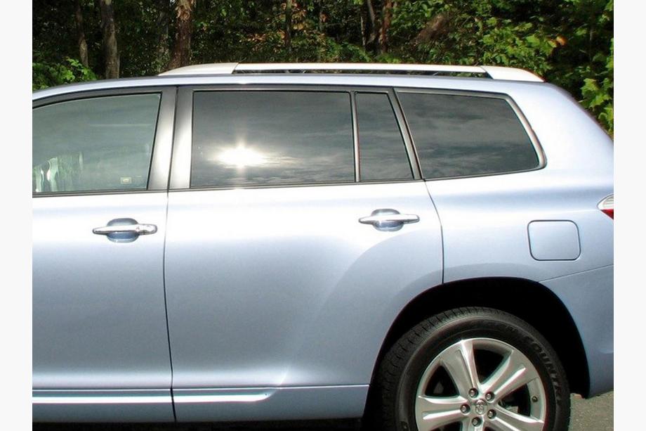 Toyota Highlander 2008–2013 Harmaat OEM-kattokaiteet (alumiini) Image