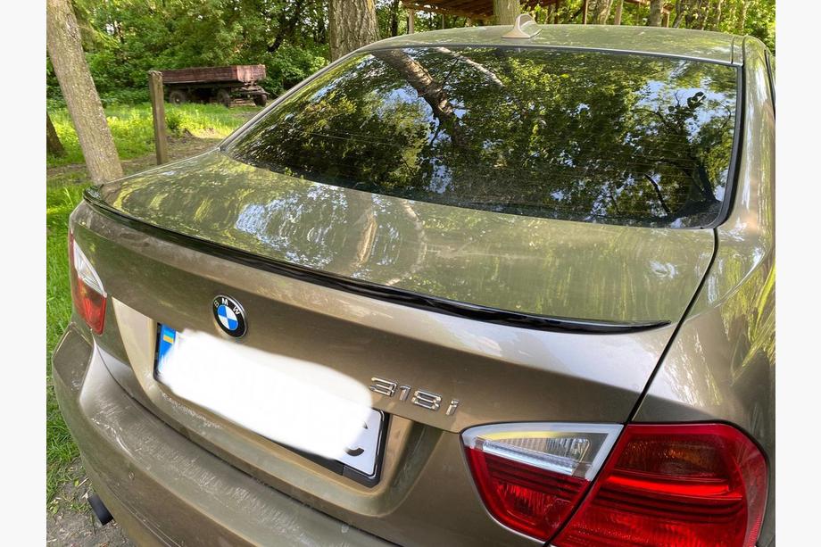 BMW 3-sarja E90/E91 2005–2011 HongHang V1 spoileri (ABS, kiiltomusta) Kuva 1