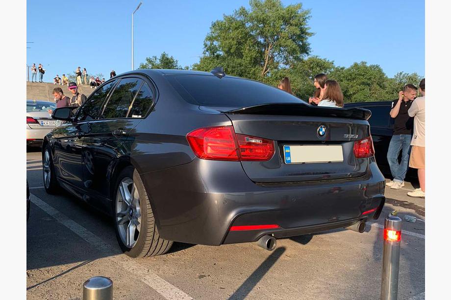 BMW 3-sarja F30/F31 2012–2019 LIP V1 -spoileri (1234 Upgrade, musta) Image