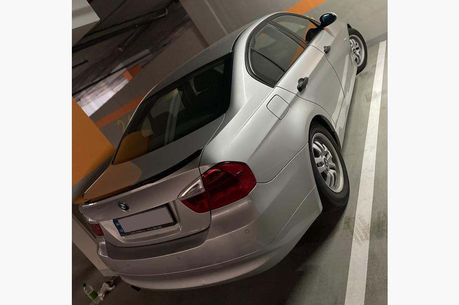 BMW 3-sarja E90/E91 2005–2011 Spoileri HongHang V2 (ABS, kiiltävä musta) Image