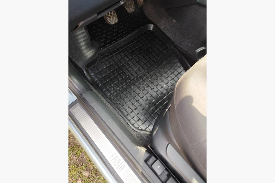 Skoda Fabia 2000–2007 Kumimattosarja korotetulla reunalla (4 kpl, Polytep) Image