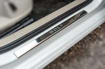 Volkswagen Golf 7/E-Golf 2012–2020 OmsaLine V2 ovikynnyssuojat (4 kpl, ruostumaton teräs) kuva 1