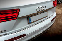 Audi Q7 2015–2026 Kromilista rekisterikilven yläpuolelle (ruostumaton teräs) kuva 2