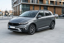 Fiat Tipo Cross 2021– Sivuporrast Bosphorus Black (2 kpl, alumiini) kuva 1