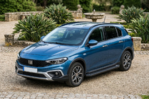 Fiat Tipo Cross 2021– Allmond Black sivuportaat (2 kpl, alumiini) kuva 1