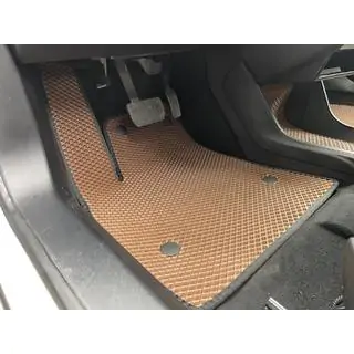 EVA-autolattiamatot (2012-2021, tiilenpunaiset) Tesla Model S 2012– kuva 3
