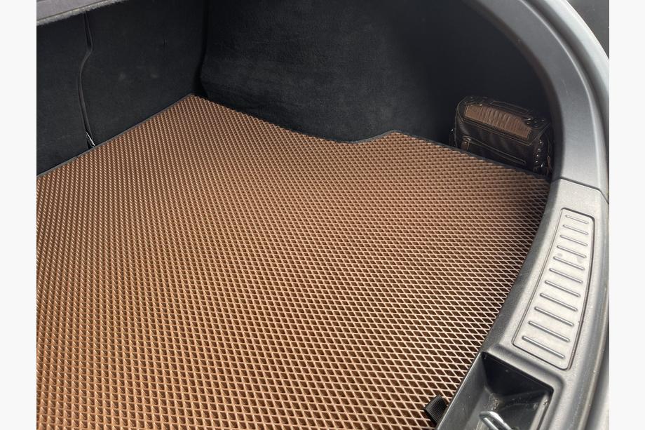 Tesla Model S 2012– Takakontin EVA-tavaratilan matto (2012-2021, tiilenpunainen) Kuva 3