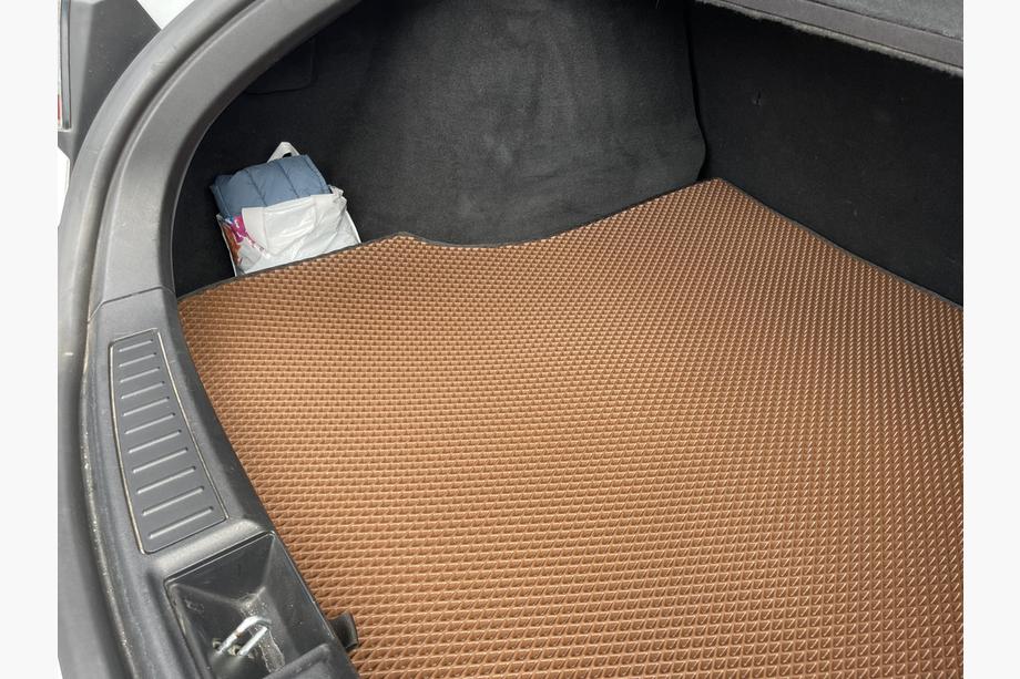 Tesla Model S 2012– Takakontin EVA-tavaratilan matto (2012-2021, tiilenpunainen) Kuva 4