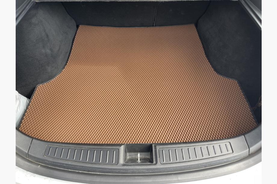 Tesla Model S 2012– Takakontin EVA-tavaratilan matto (2012-2021, tiilenpunainen) Kuva 1