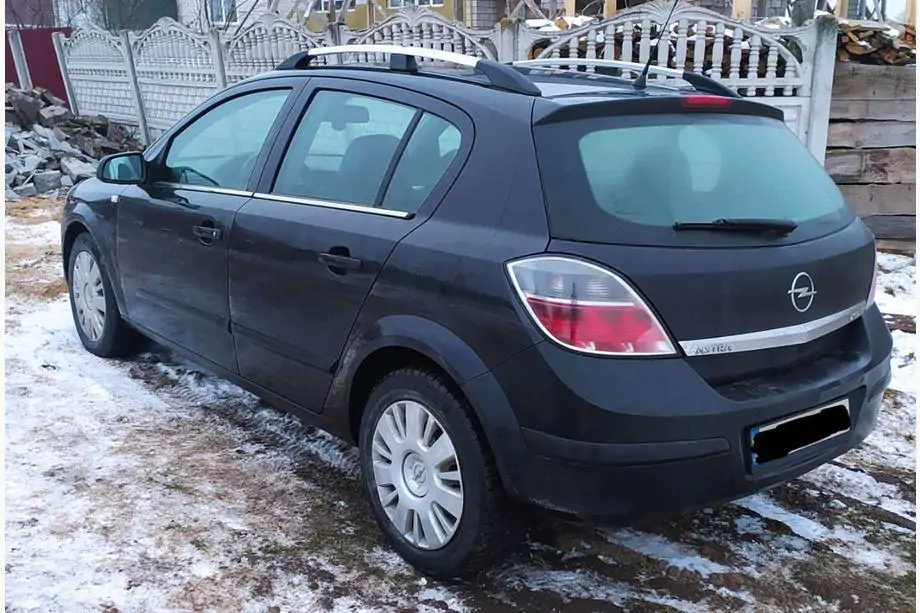 Opel Astra H 2004–2013 Alumiiniset kattokaiteet (HB, kromi) Kuva 1