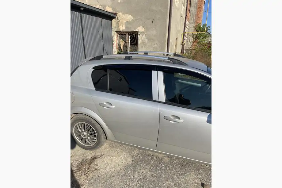 Opel Astra H 2004–2013 Alumiiniset kattokaiteet (HB, kromi) Kuva 8
