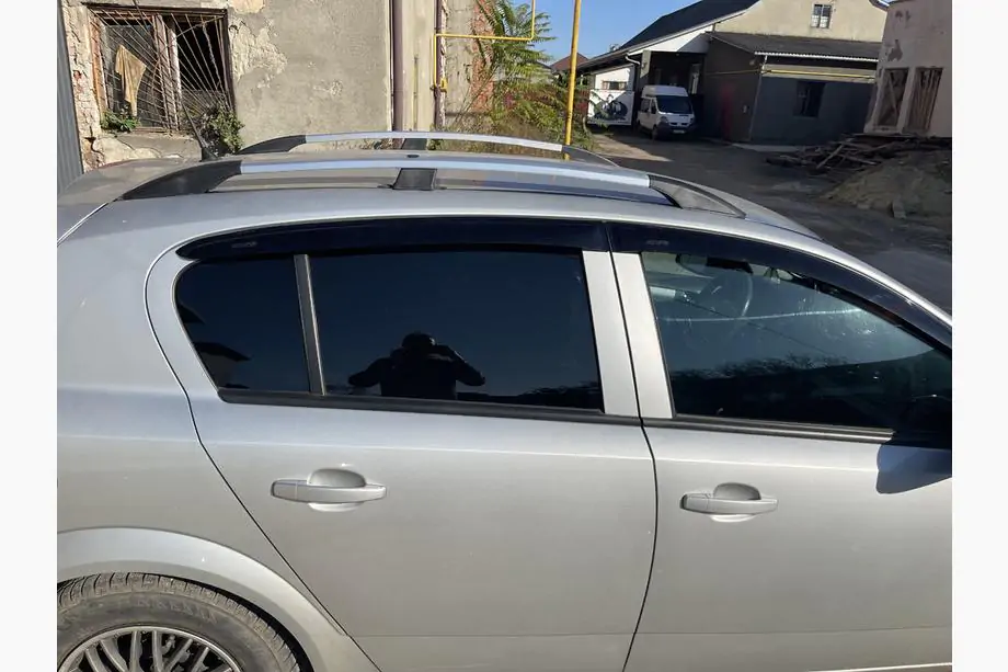 Opel Astra H 2004–2013 Alumiiniset kattokaiteet (HB, kromi) Kuva 11