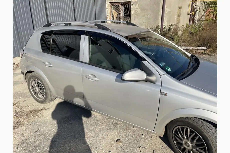 Opel Astra H 2004–2013 Alumiiniset kattokaiteet (HB, kromi) Kuva 13