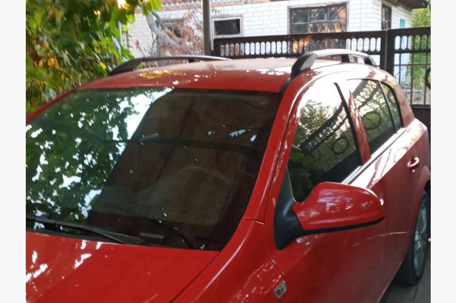 Opel Astra H 2004–2013 Alumiiniset kattokaiteet (HB, mustat) Image