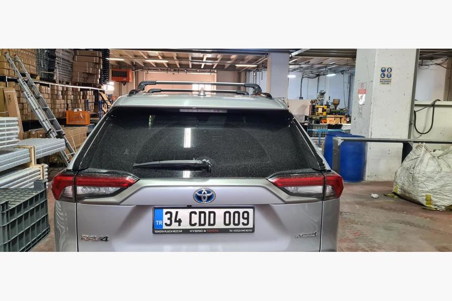 Toyota Rav 4 2019–2025 Kattotelineen poikittaistangot integroiduille kattokaiteille Strong (2 kpl) Musta Kuva 4