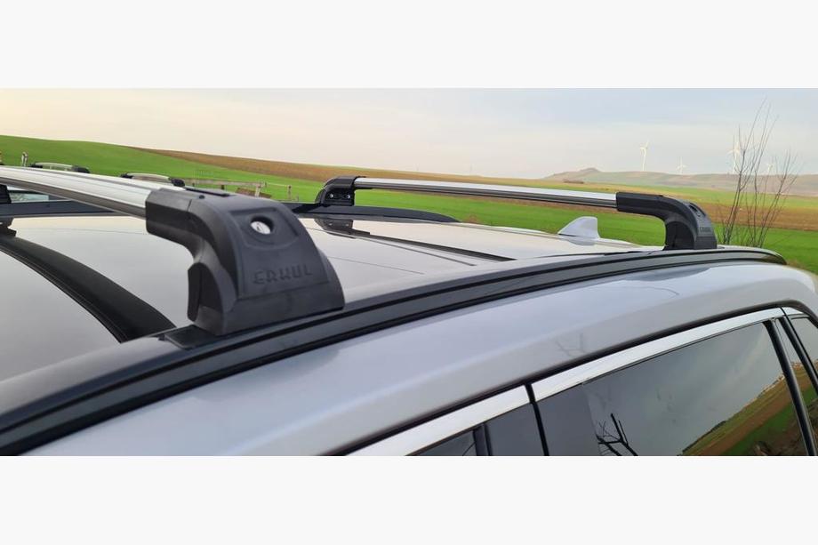 Toyota Rav 4 2019–2025 Kattotelineen poikittaistangot integroiduille kattokaiteille Strong (2 kpl) Image