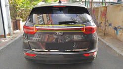 Kia Sportage 2015–2021 Kromilista rekisterikilven yläpuolelle (2019-2021, ruostumaton teräs) kuva 1