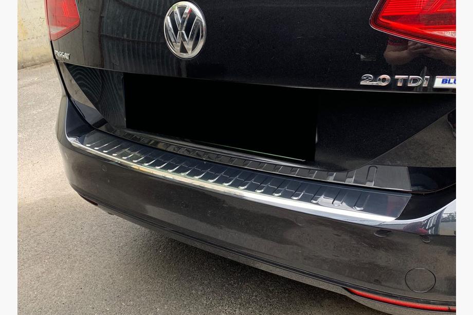 Volkswagen Passat B8 2015–2023 Krominen takapuskurin suojalista Carmos V2 (SW) Image