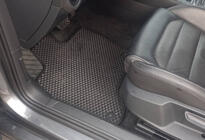 Volkswagen Golf 7/E-Golf 2012–2020 EVA-lattiamatot E-Golfiin (mustat) kuva 1