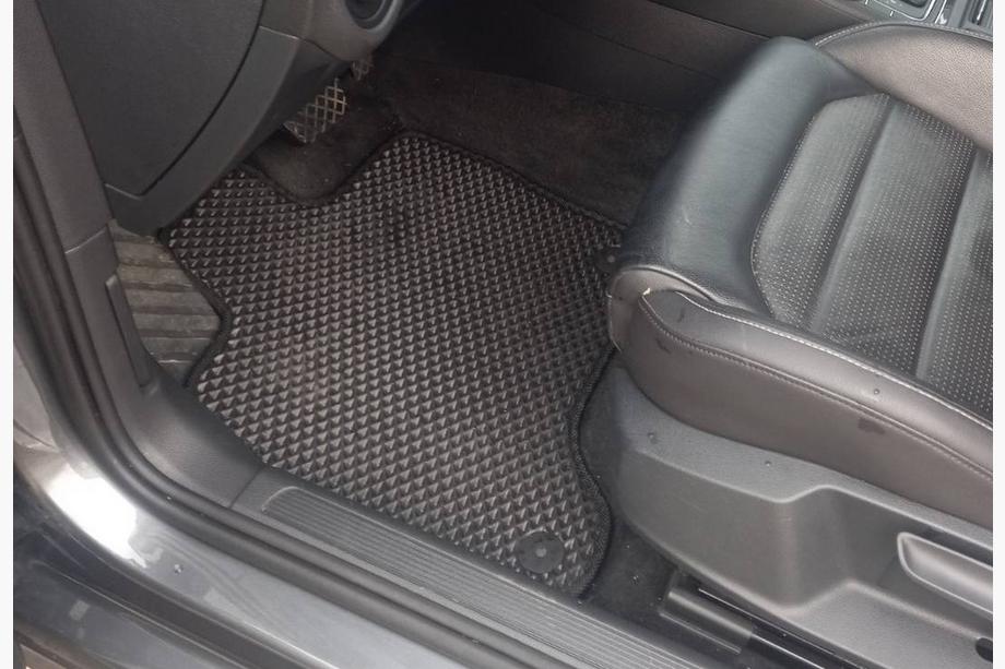 Volkswagen Golf 7/E-Golf 2012–2020 EVA-lattiamatot E-Golfiin (mustat) Image
