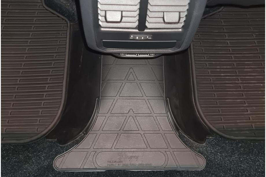 Volkswagen Passat B8 2015–2023 Takatunnelimatto USA (Stingray Premium) Image