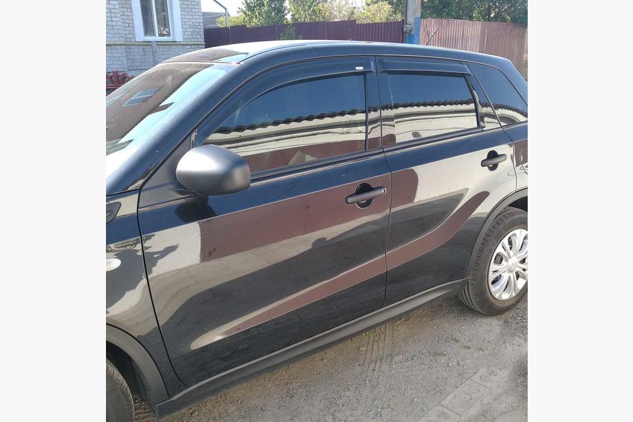 Suzuki Vitara 2015– Ikkunatuuliohjaimet (4 kpl, Niken) Image