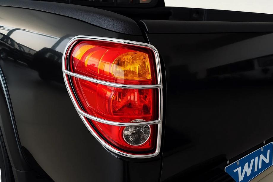 Mitsubishi L200 2006–2015 Takavalojen suojat, ruostumaton teräs (2 kpl) Image