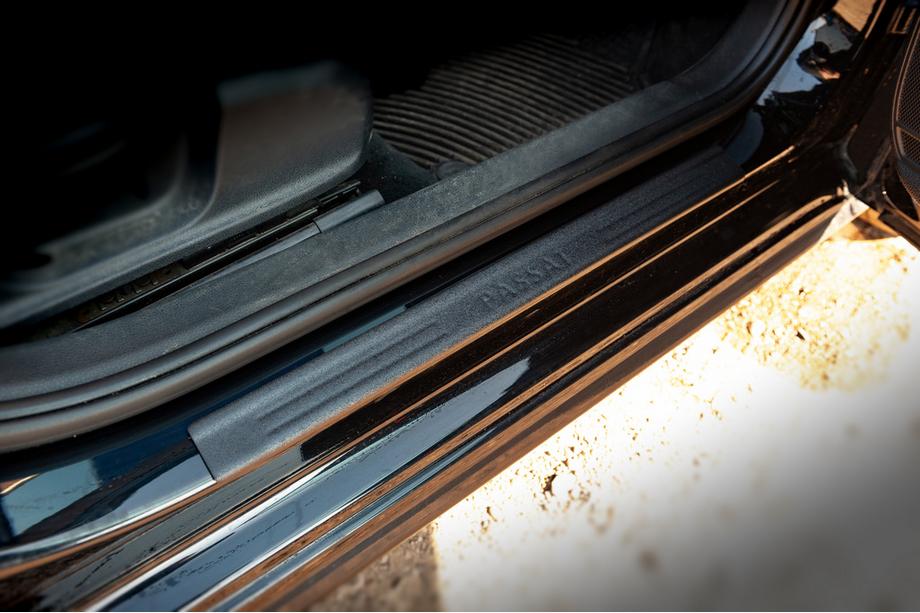 Volkswagen Passat B7 2012–2015 DDU kynnyslistat (4 kpl, muovi) Image