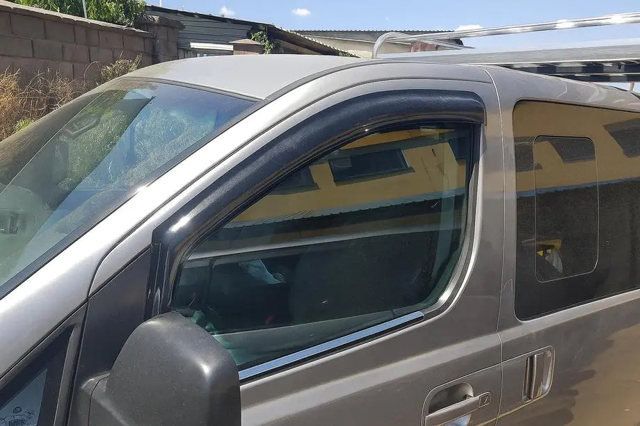 Hyundai H300, H1, Starex 2008–2020 Ulkopuoliset ikkunalistat (2 kpl, ruostumaton teräs) Image