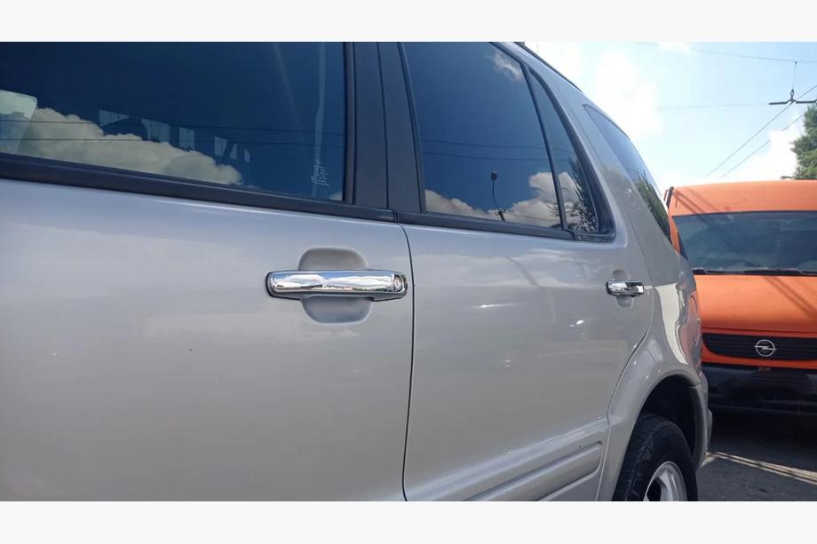 Mercedes ML W163 1997–2005 Kromiset ovenkahvan suojakuoret (4 kpl) Libao - ABS-muovi Image